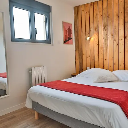 Vintage Les Belles Ouvrieres Chalet
